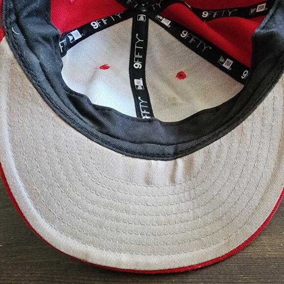 Gorra NFL Tampa Bay Buccaneers New Era 9Fifty Skull with Football Adjustable Cap - Picture 6 of 7